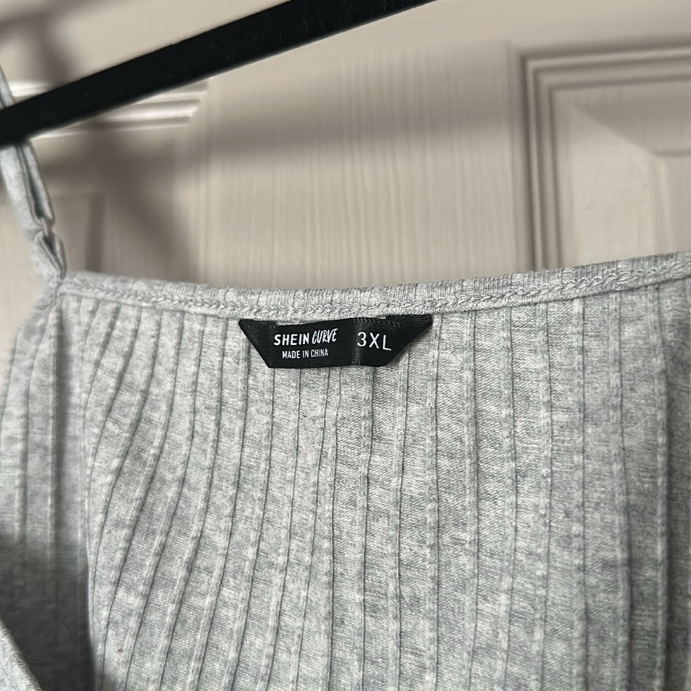 SHEIN Ribbed Crop Tank Top - Picture 3 of 3